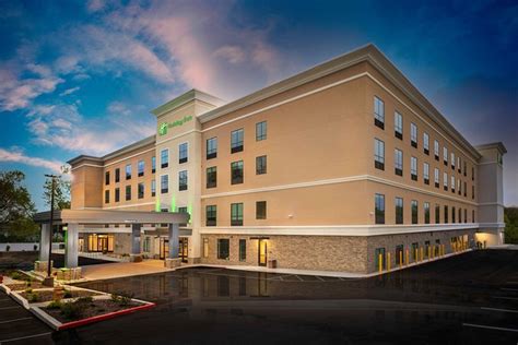 Top Hotels in Creve Coeur, IL from $61 .